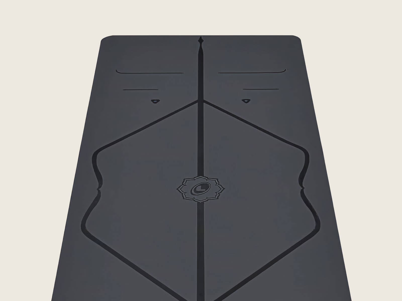Liforme Original yoga mat AlignForMe alignment lines detail
